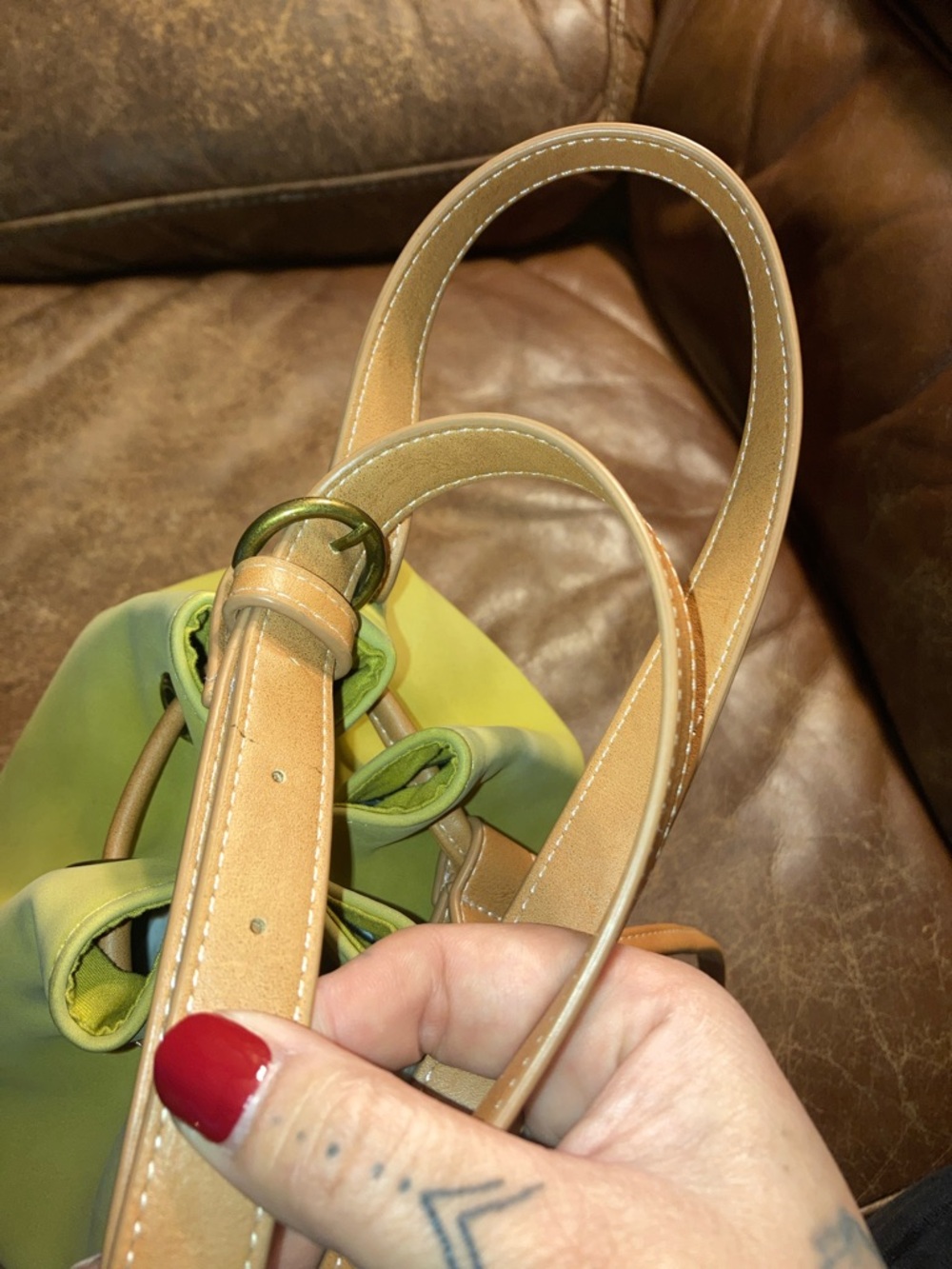 Universal thread Women’s Green Drawstring Bucket Bag with Tan Straps - Picture 2 of 8